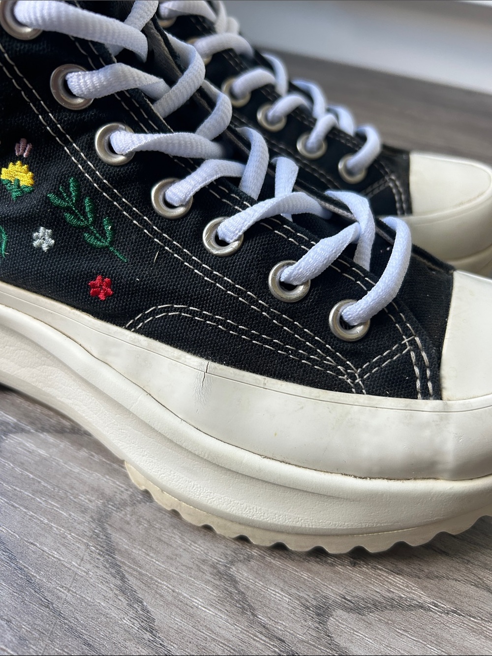 Converse Run Star Hike Platform High-Top Sneakers with Multicolor Floral Embroid - Picture 5 of 9